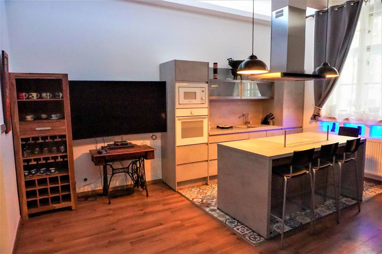 Maximilian Central Apartment Прага Экстерьер фото