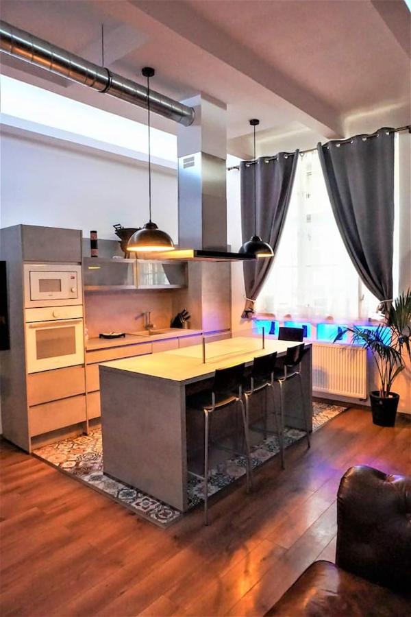 Maximilian Central Apartment Прага Экстерьер фото